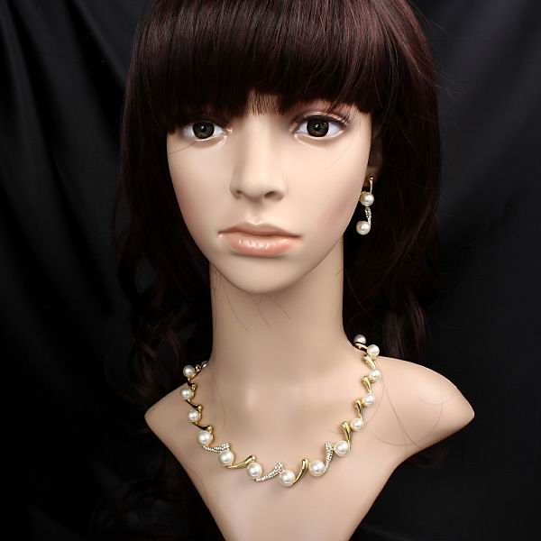 SWAROVSKI PEARLS n CRYSTAL NECKLACE EARRINGS SET